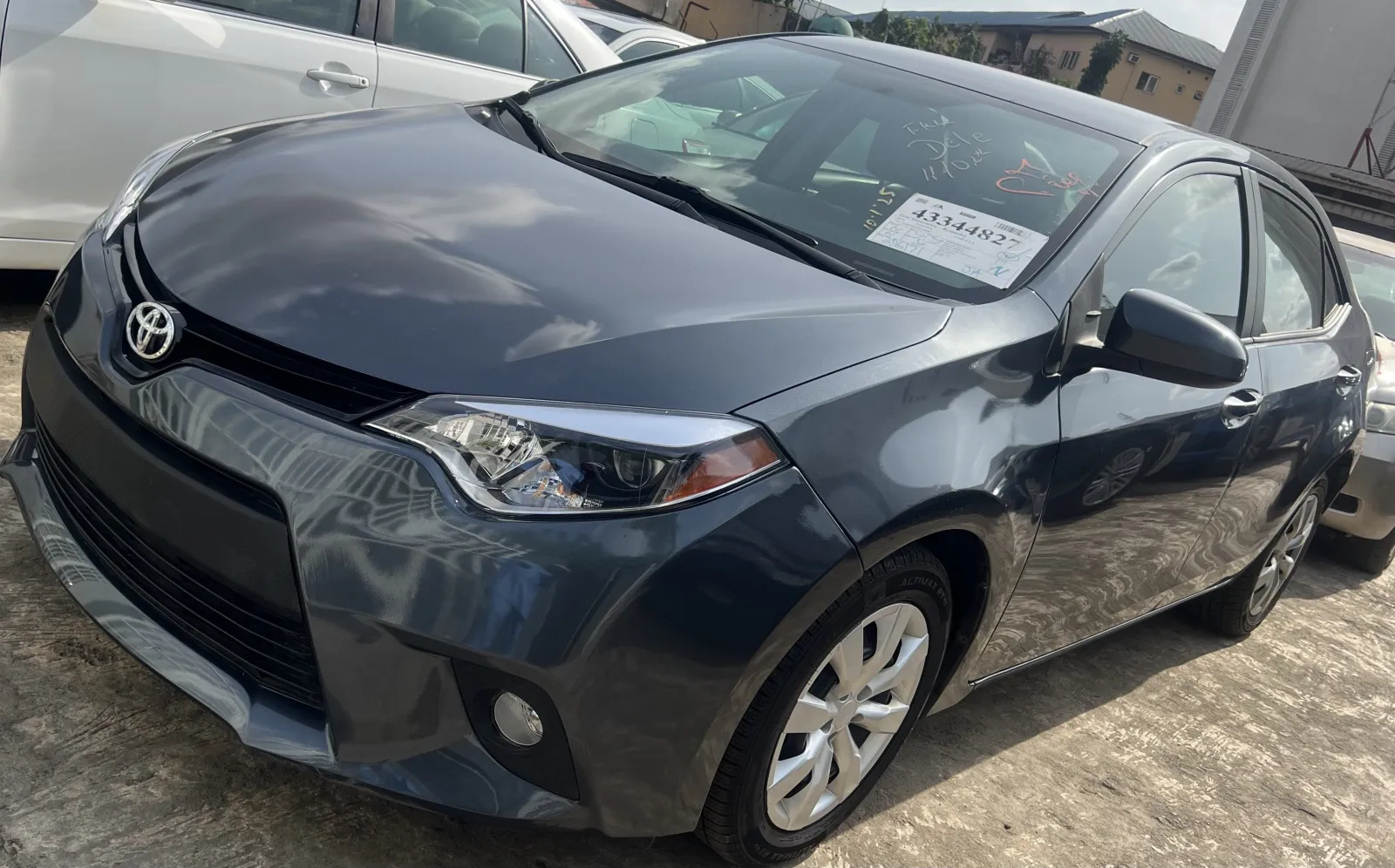 2015 Toyota Corolla photo 2