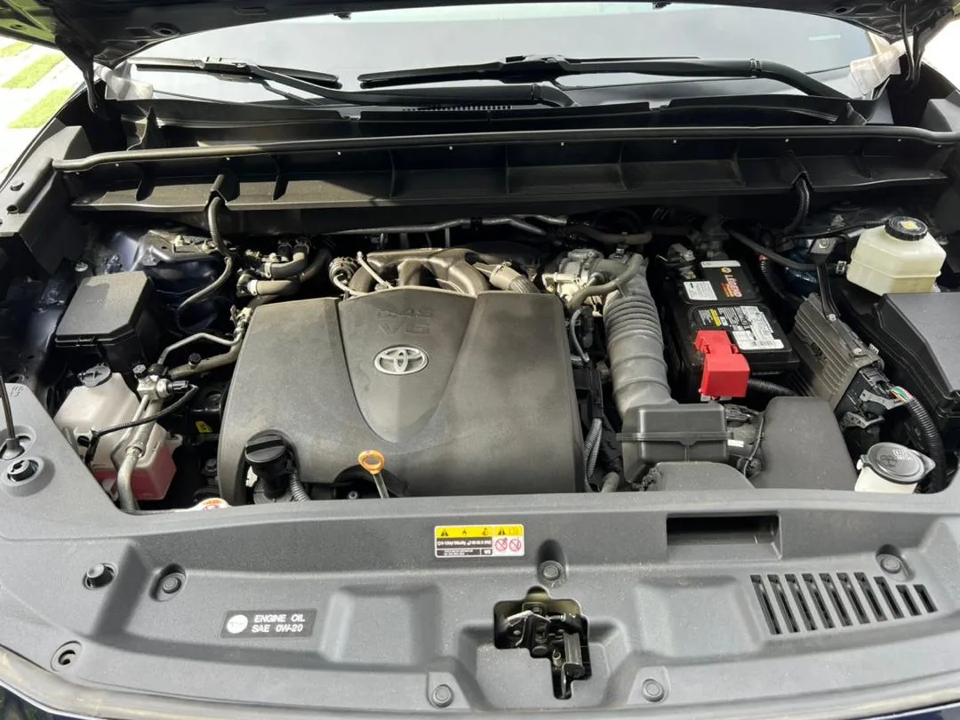 2022 Toyota Highlander XLE photo 3