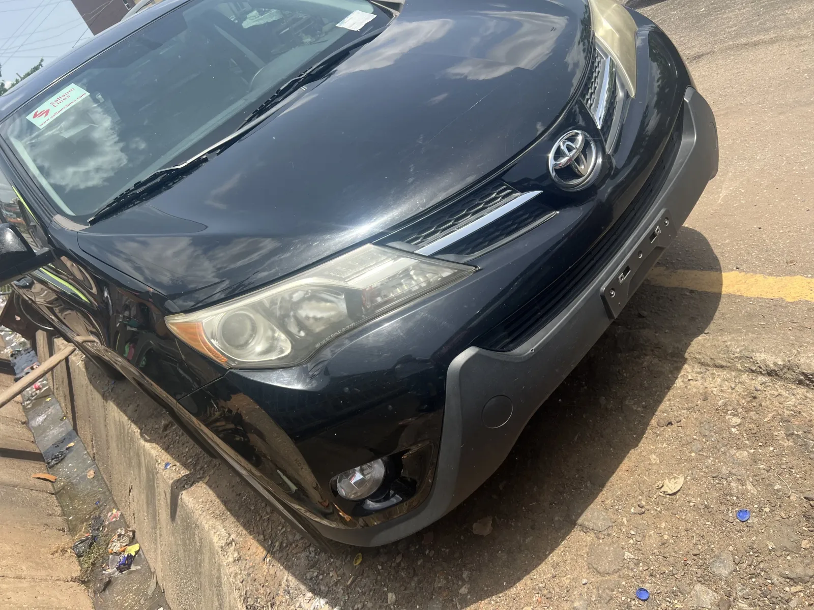 2015 Toyota RAV4 photo 2