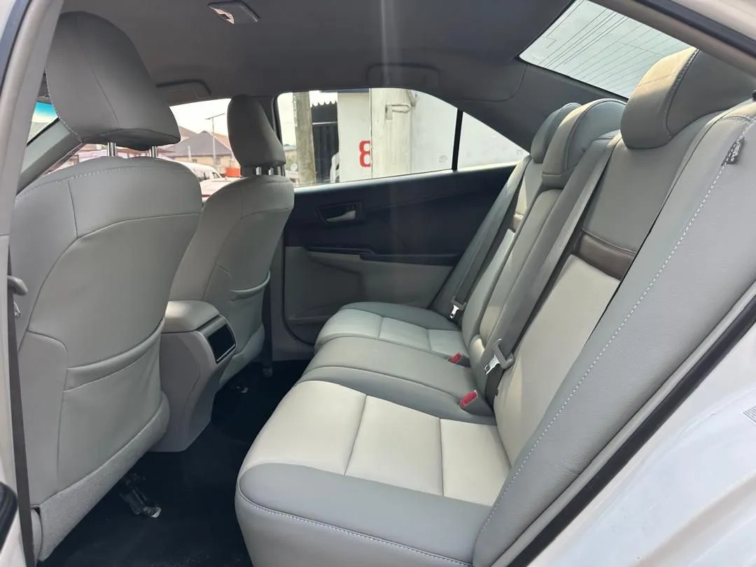 2014 Toyota Camry L photo 12