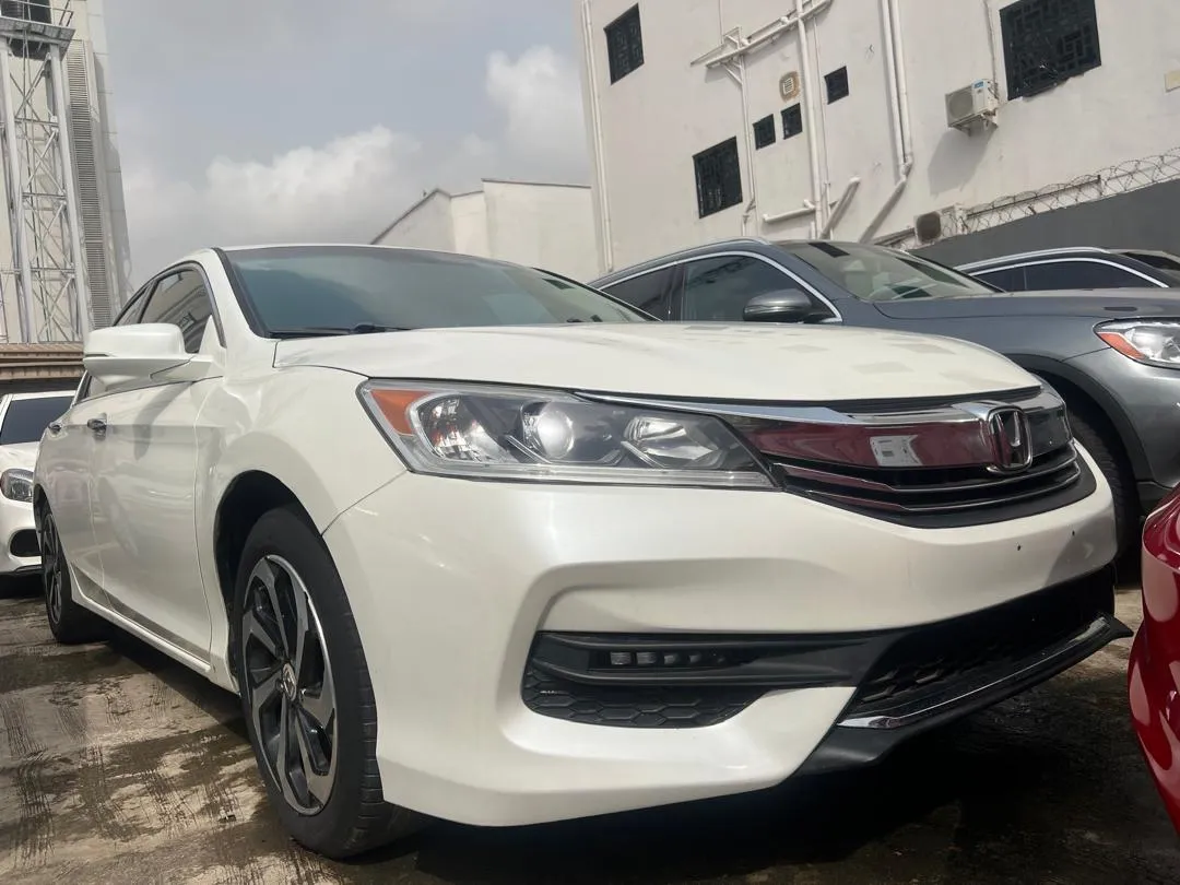 2016 Honda Accord 9GN photo 2